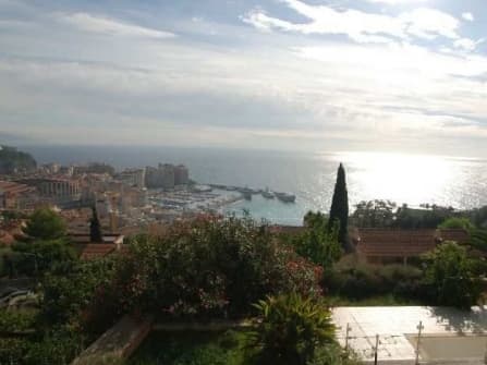Вилла с видом на Монако в Кап д'Ай